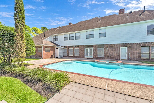 Building Photo - 21410 Ganton Dr