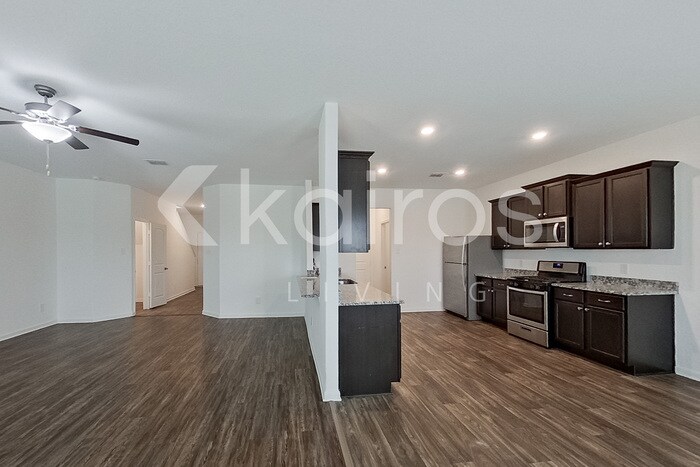 Building Photo - 914 Shady Brk