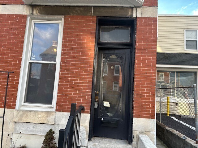 Building Photo - 631 W Franklin St