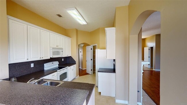 Building Photo - 615 Castle Brook Dr