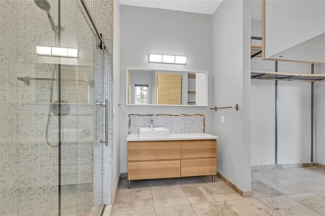 Building Photo - 1518 Parker Ln