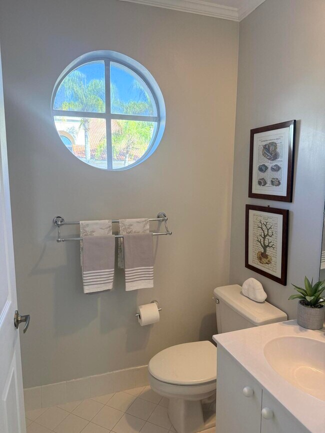 Building Photo - 17275 Ventana Dr