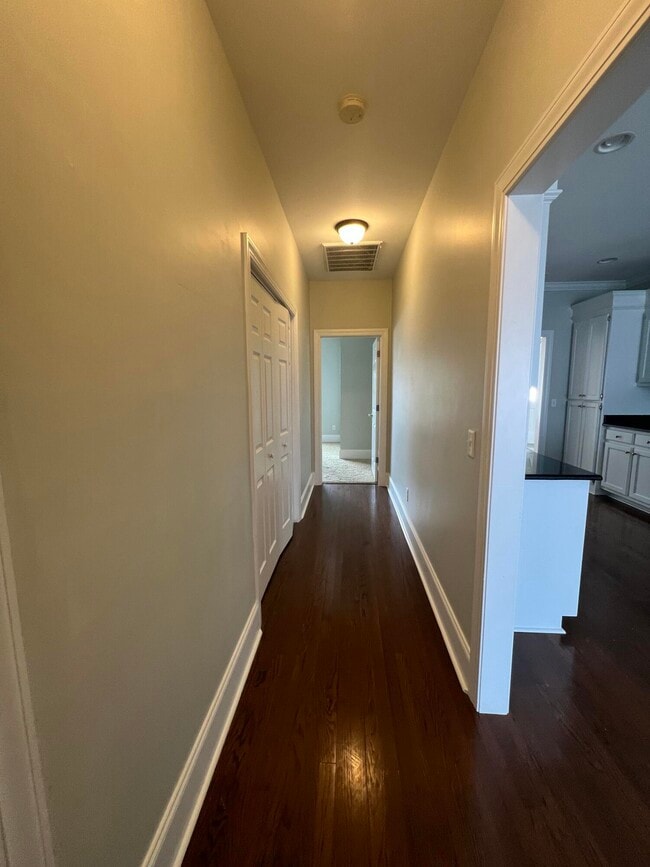 Building Photo - 2105 Harborview Dr