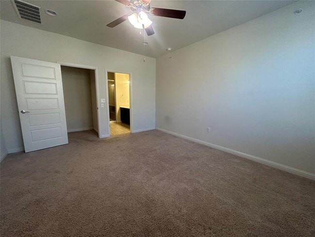 Building Photo - 13800 Lyndhurst St