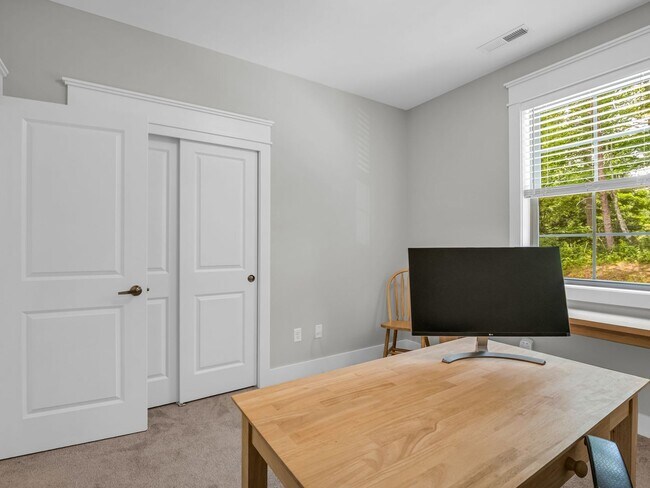 Building Photo - 572 Sweet Birch Park Ln
