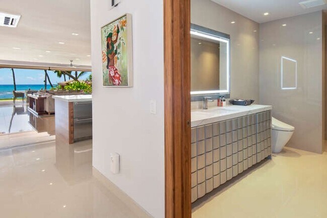 Building Photo - 222 Ka'alawai Place