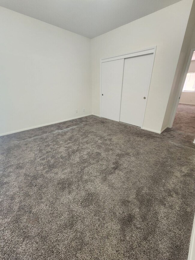 Building Photo - Comfortable 1 Bed, 1 Bath Grover Beach Apartment- Water and Trash Included