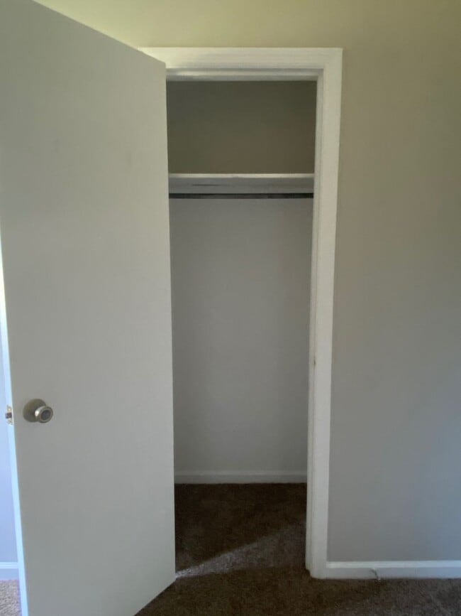 Building Photo - Ridgewood Subdivision Gem: 3-Bedroom Home with Fenced Yard.