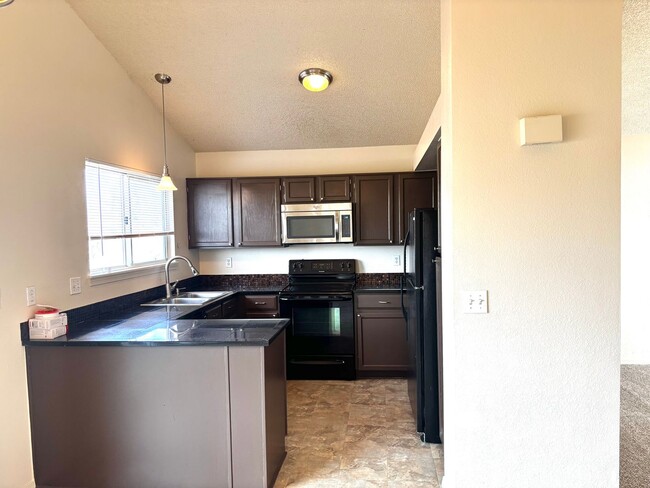 Building Photo - Stunning 3 bed 3 bath rental home in Highlands Ranch CO 80126 available 4-1-2026