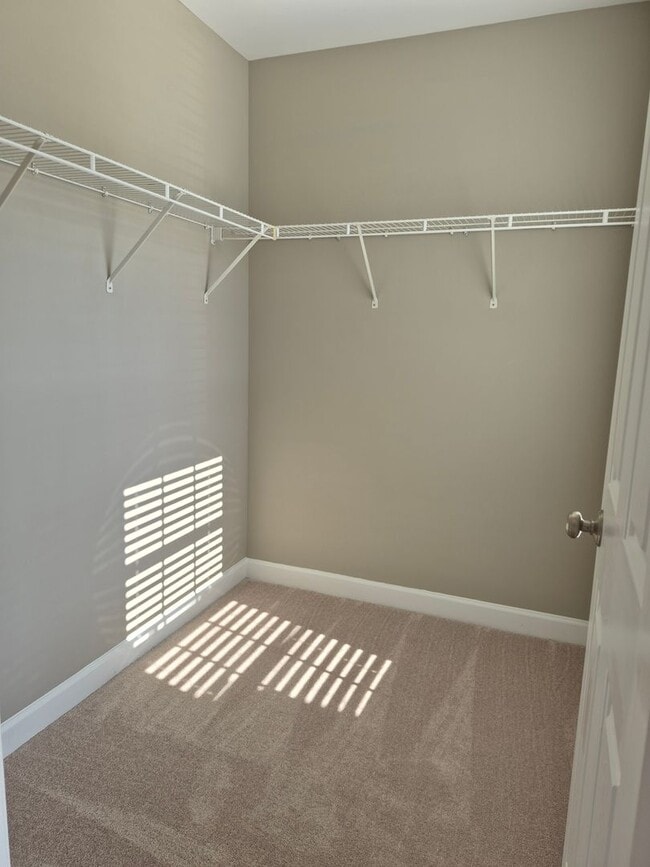 Building Photo - NEW LISTING!!!!!