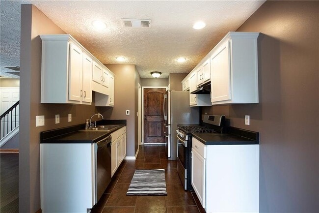 Building Photo - 312 Pieris Dr