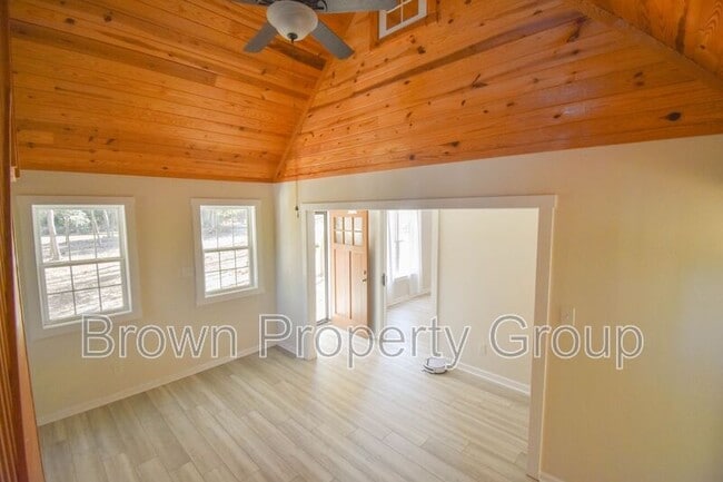 Building Photo - 885 Simmons Rd