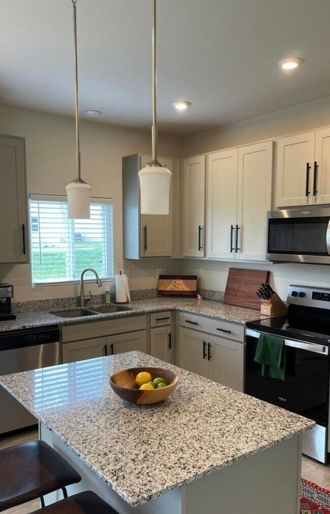 Building Photo - 4BR/2.5 Home for Rent in Cherry Clen!