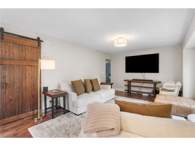 Building Photo - 263 Lexington Parkway S