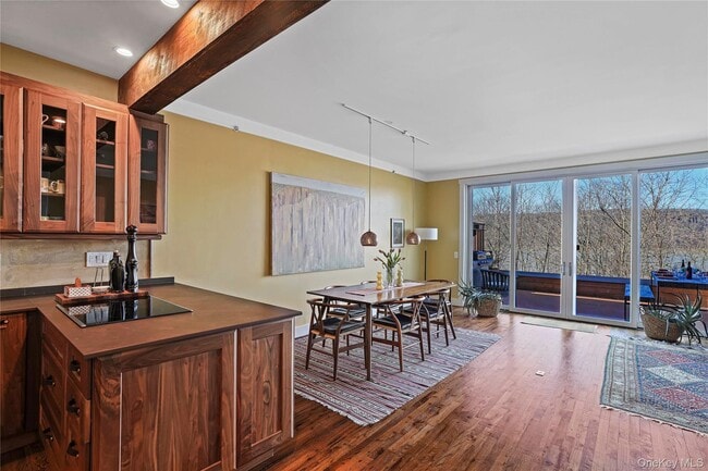 Building Photo - 493 Warburton Ave