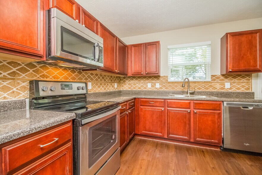 Building Photo - 640 Elderberry Way