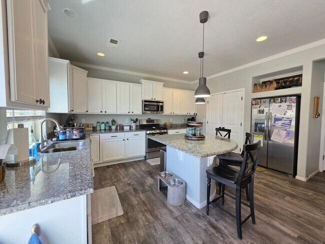 Building Photo - Gorgeous 4 Bed 4 bath Home In Banning Lewis Ranch!!