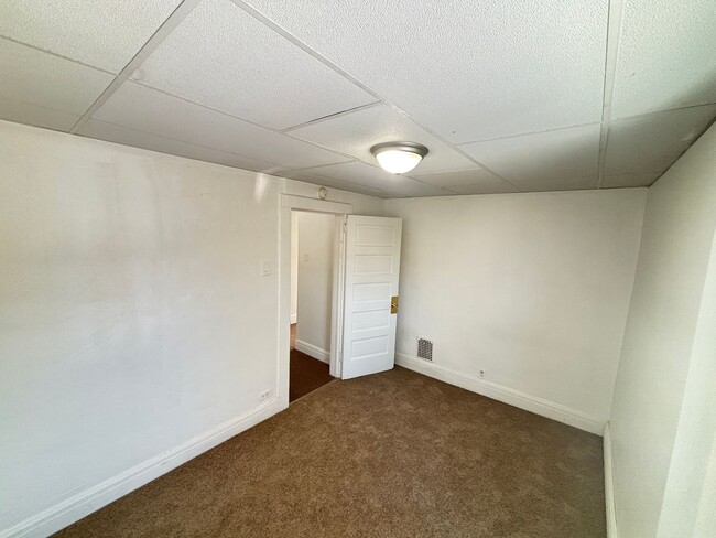 Building Photo - 3 Br 1 Bath Twin Home available in Bethlehem