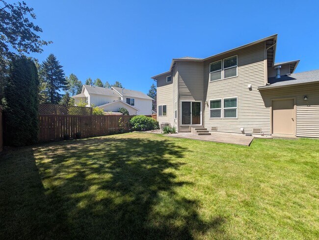 Building Photo - 4 Bedroom, 2.5 Bath DuPont Home!