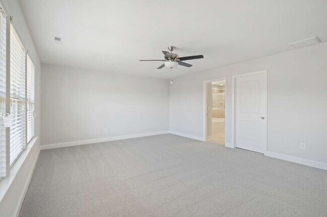 Building Photo - Welcome Home: Spacious 3-Bedroom Retreat i...