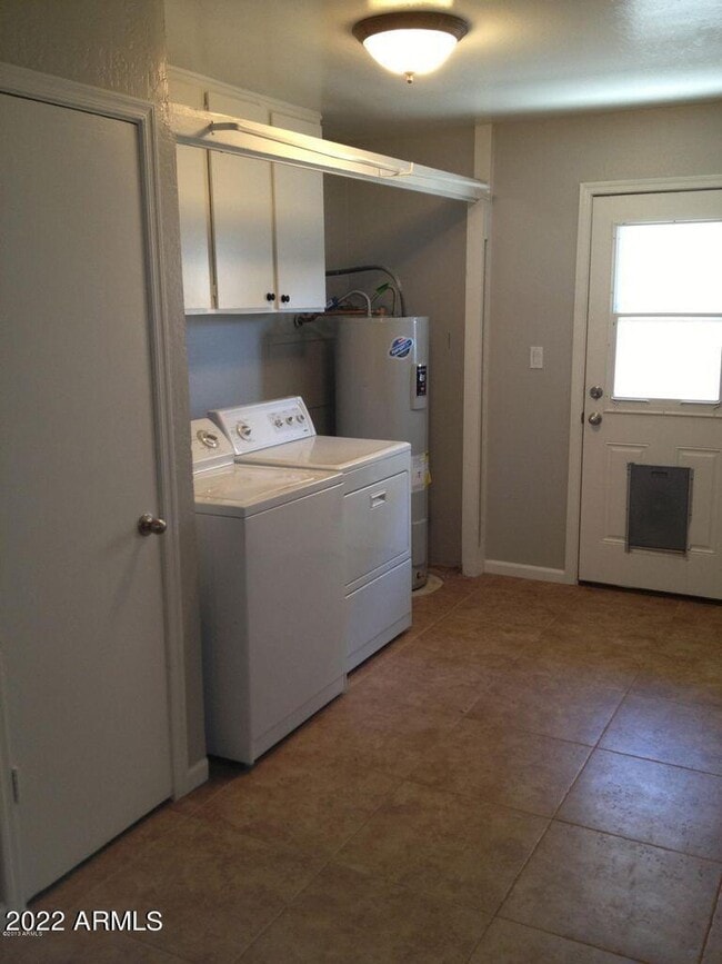 Building Photo - 3719 S Elm St