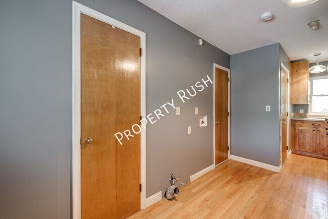 Building Photo - 303 Windmere Dr