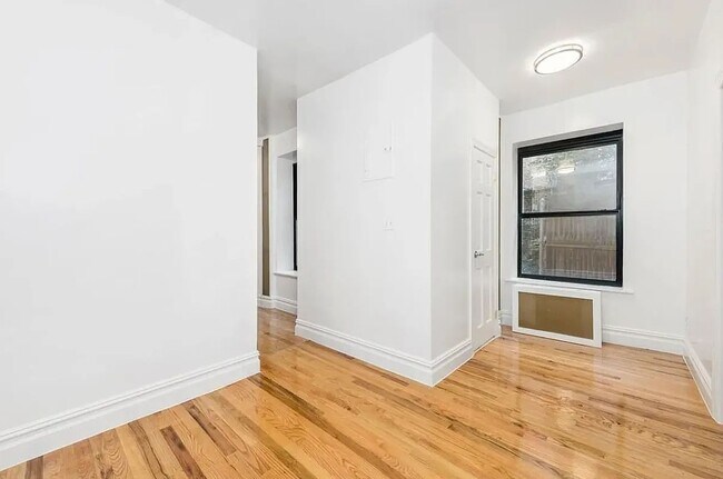 Building Photo - 115 Perry Street