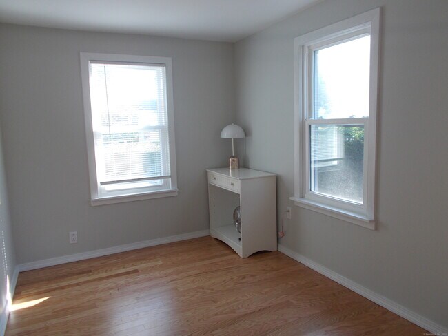 Building Photo - 479 Hill St
