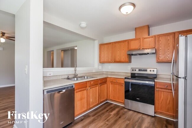 Building Photo - 2826 Cartesian Dr