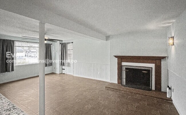 Building Photo - 3 Bed/3 Bath Home with Fenced Yard and Garage / Available Now!