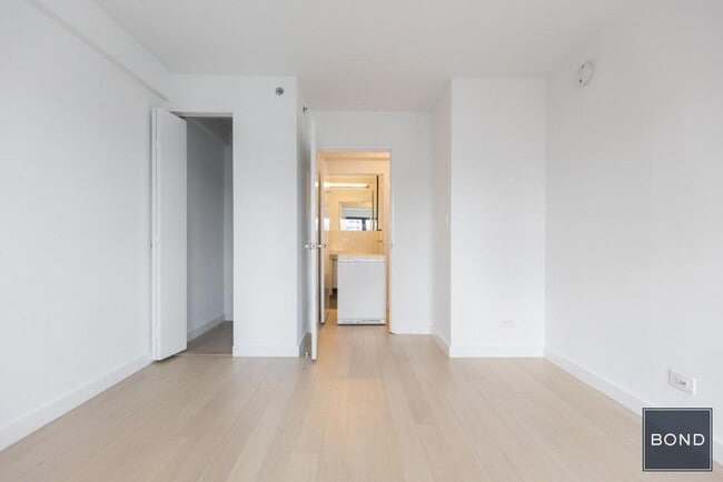 Building Photo - 222 E 39th St