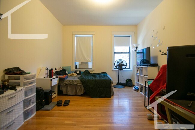 Building Photo - 27 Glenville Ave