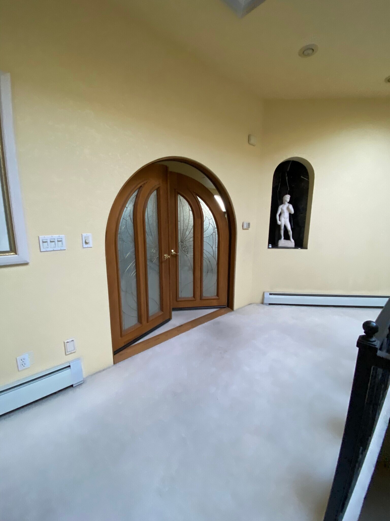 Entrance - 313 S Victoria Ave