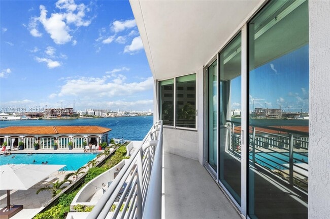 Building Photo - 335 S Biscayne Blvd
