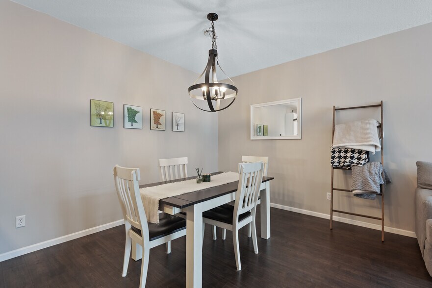 Dining Room w/ Custom Lighting - 13055 Europa Trail Way N