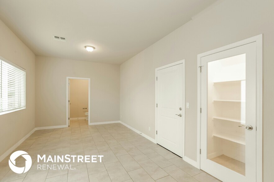 Building Photo - 2000 N 36th St