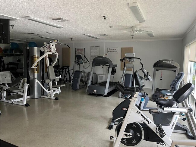 Building Photo - 8000 Sailboat Key Blvd S