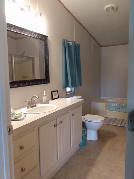 Building Photo - 739 Proctor Ln