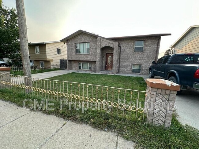 Building Photo - 212 S Potash Ave
