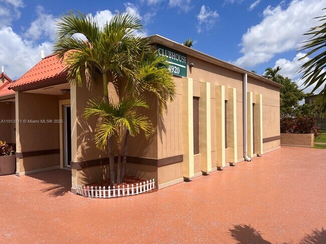 Building Photo - 5201 Geneva Ct