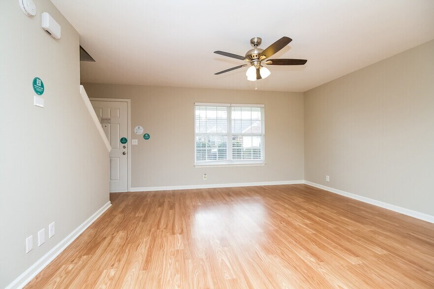 Building Photo - 843 Kanatak Ln