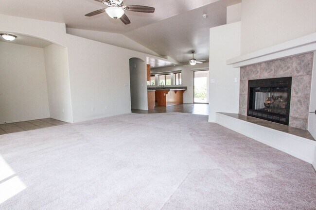 Building Photo - 4 Bedroom Home with 3 Car Garage in PV!