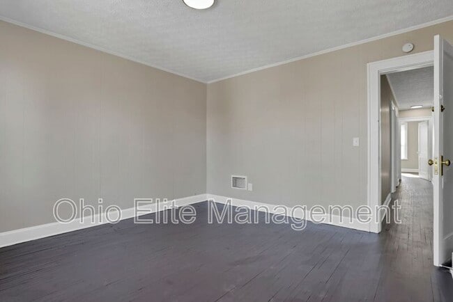 Building Photo - 793 E Starr Ave