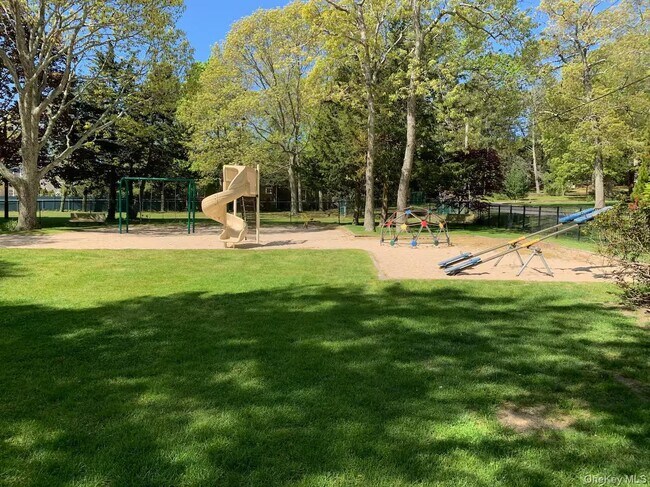 Building Photo - 1240 W Rd