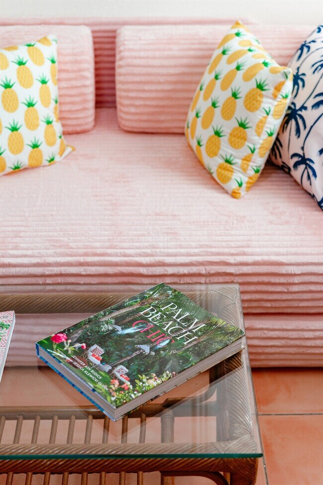 Building Photo - 519 28th St