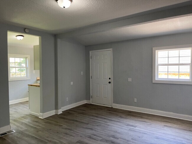 Building Photo - 215 E Burwell Ave