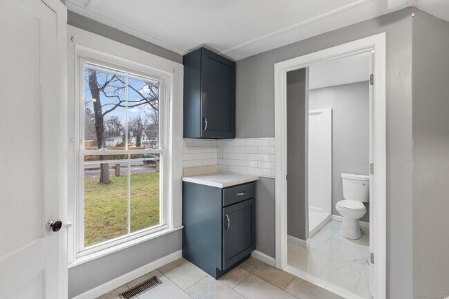 Building Photo - 1701 Farmington Ave