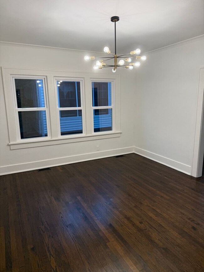 Building Photo - 1525 Dewey Ave