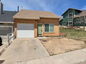 Building Photo - Spacious & Unique 3BD/2BA Townhome w/ Gara...
