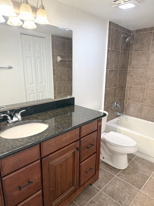 Building Photo - 180 Waterfall Way